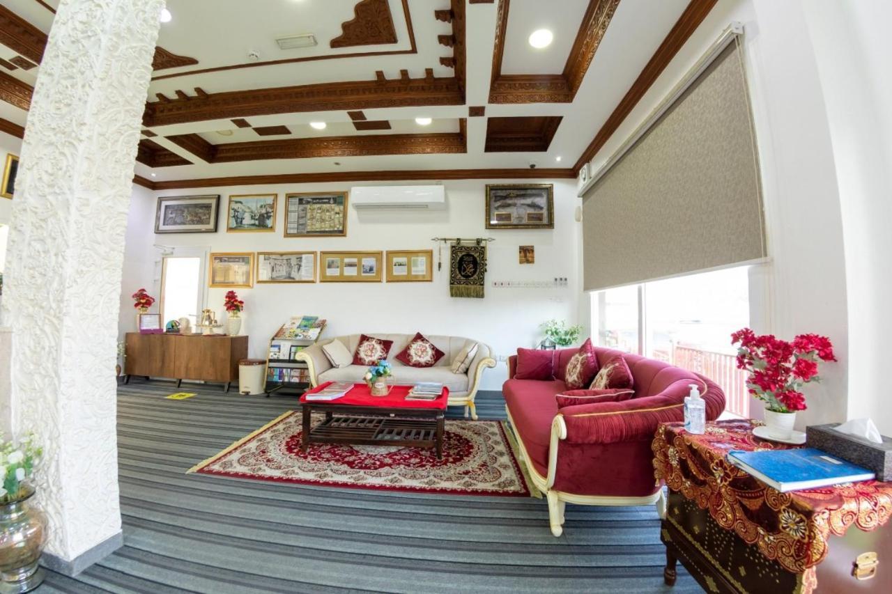 Sur Bandar Al Ayjah Hotel Apartments Экстерьер фото