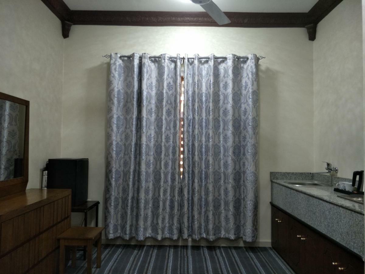 Sur Bandar Al Ayjah Hotel Apartments Экстерьер фото